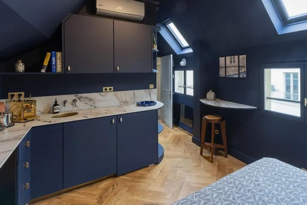 Midnight Suite - Marais Paris Apartment